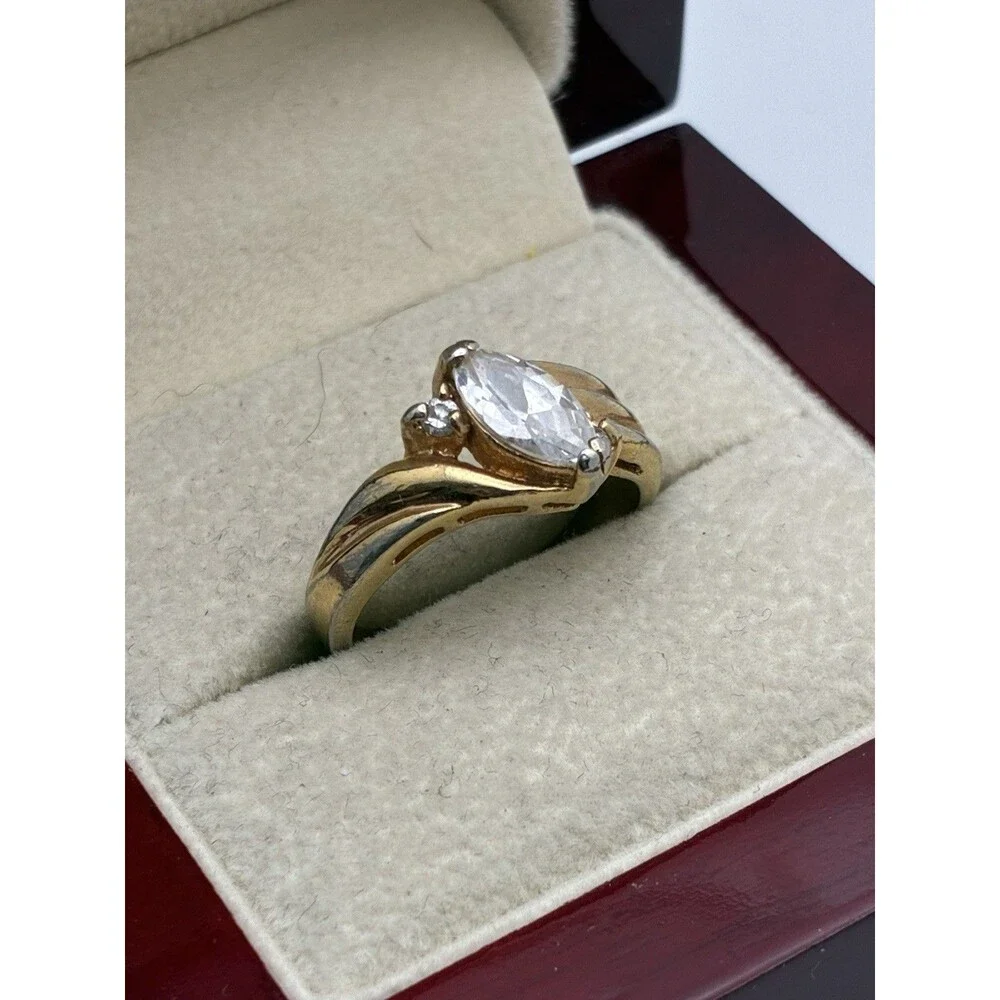 Beautiful Costume Wedding Band Marquise Glass Stone Size 8 Gold Tone